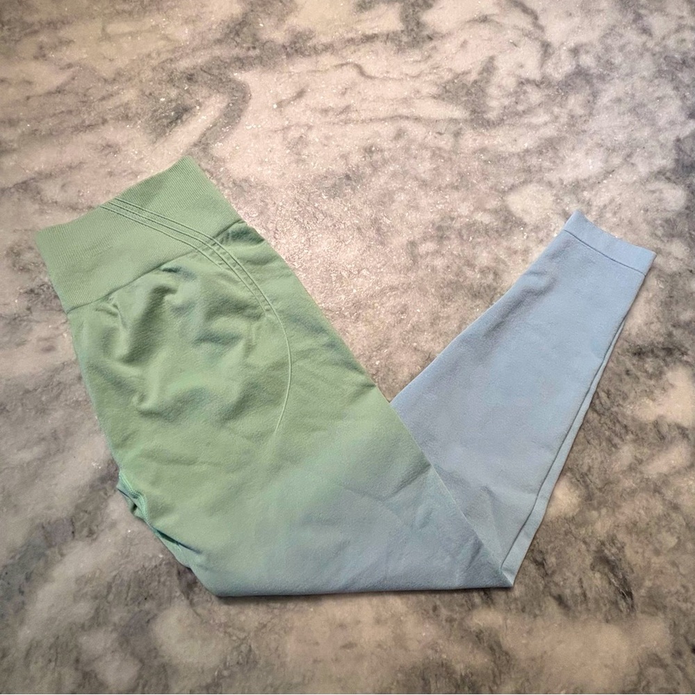 pastel ombré leggings 🩵